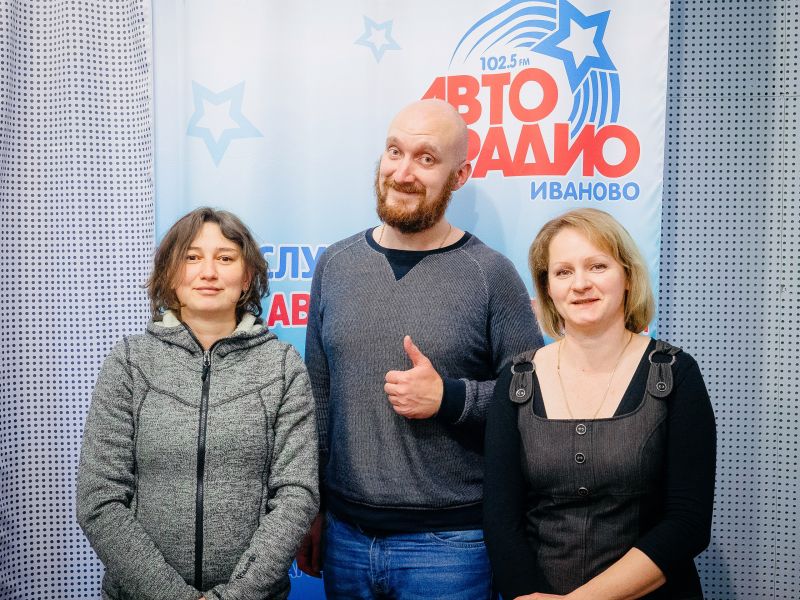 Наталия Иванова, Юлия Арсенкова и ведущий программы Михаил Шор